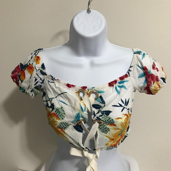 Call Me Eden Floral Crop Top Cap Sleeve Lace Up/Tie Front Small NWT - Picture 1 of 5